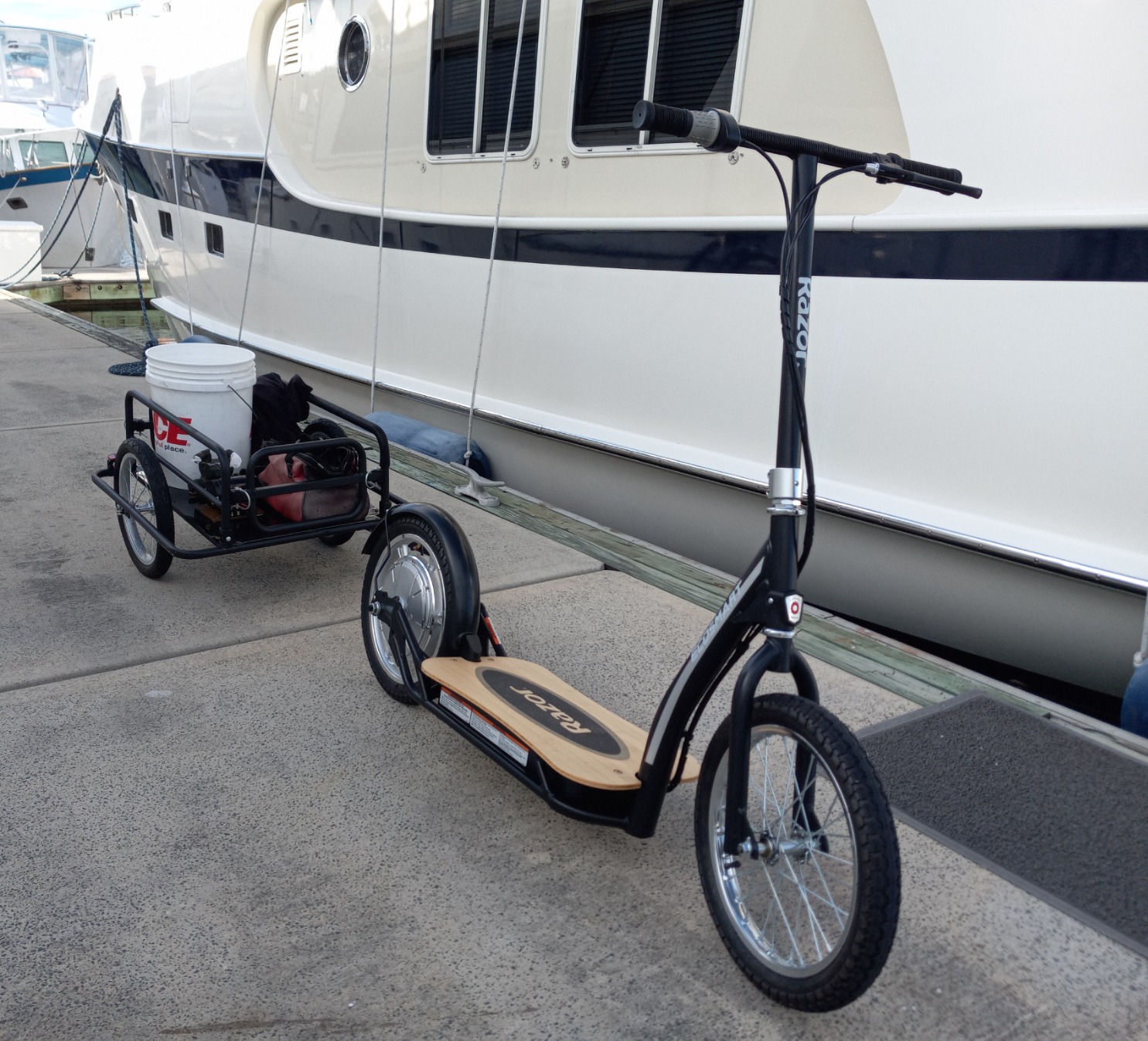 【Sports&Outdoors】Razor EcoSmart SUP Electric Scooter - 16